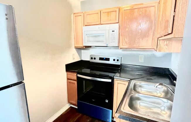 2 beds, 1.5 baths, 1,100 sqft, $1,090, Unit 704-B