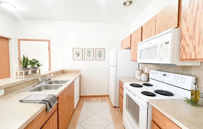 2 beds, 2 baths, 1,070 sqft, $1,580, Unit 241