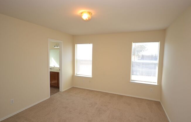 3 beds, 2 baths, $1,750, Unit 100 Steven St.