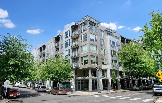 2 Bed, 2 Bath condo in the Pearl District - Now Available!