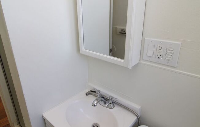 1 bed, 1 bath, 500 sqft, $1,050, Unit 6905