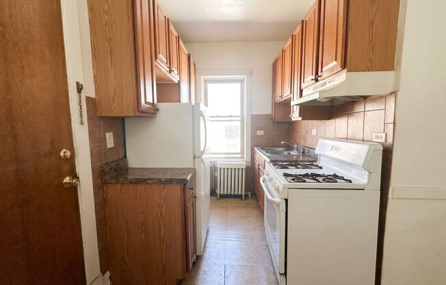 4824 Hutchinson