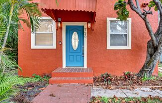 Charming 2BD/1BA Home with Fenced Backyard in Bradenton, FL