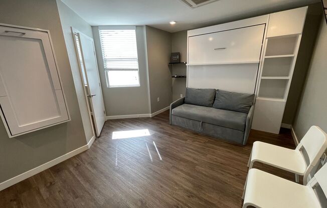 Studio, 1 bath, 188 sqft, $1,900, Unit 434-402