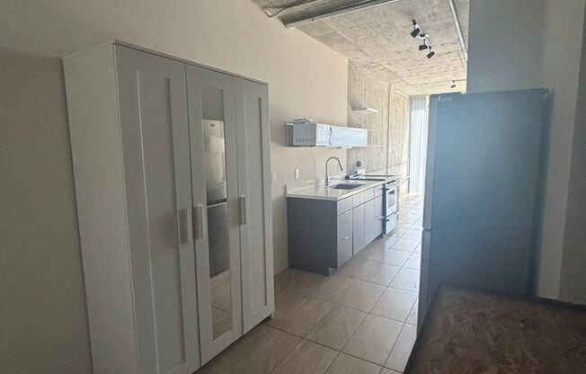 Studio, 1 bath, 382 sqft, $1,950, Unit 405