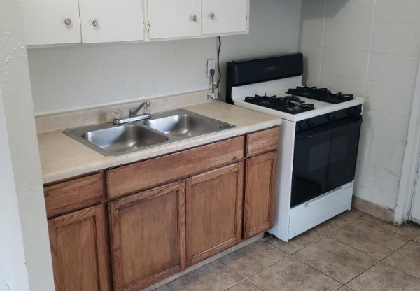 15 E SAN JOAQUIN ST