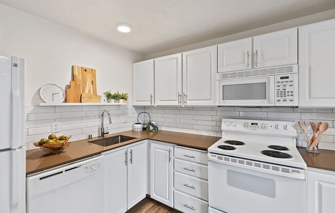 CityScape: Leasing Specials! Newly Renovated Premier Location in Bellevue, Rooftop Entertainment Area