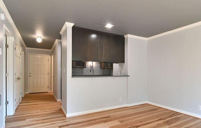 2 beds, 1 bath, $1,650, Unit 102