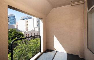 Studio, 1 bath, 800 sqft, $1,995, Unit 320