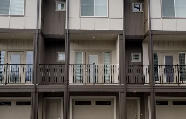 2 beds, 2.5 baths, $2,395, Unit 4830-105