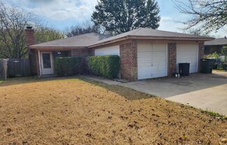 Cozy 3 Bedroom Duplex in Burleson