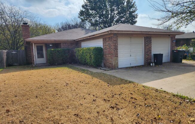 Cozy 3 Bedroom Duplex in Burleson