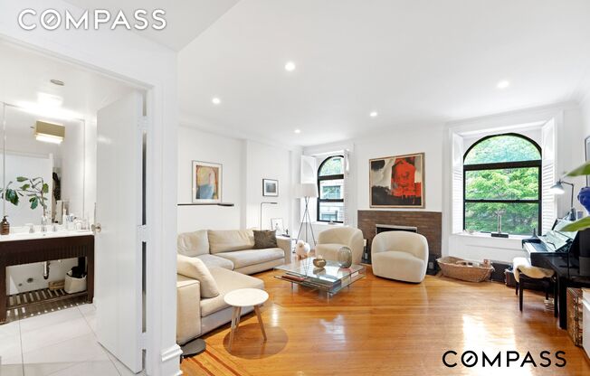 152 E 74 ST