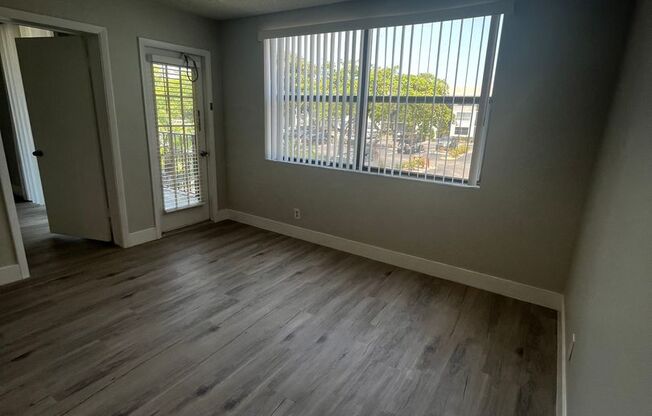 ONE BEDROOM ONE BATHROOM ! WITH W/D!!