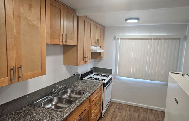 **.4210-4216 Division Street