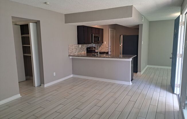 2 beds, 2 baths, 926 sqft, $1,187, Unit 2423