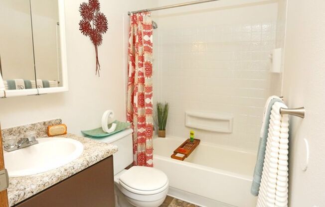 2 beds, 1 bath, 895 sqft, $1,679, Unit E101