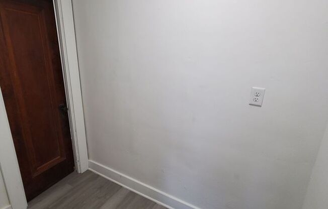 1 bed, 1 bath, 600 sqft, $1,100, Unit 6