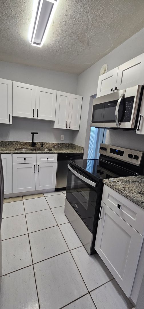 REMODELED 3 BEDROOM / 1 BATH / CARPORT (WINTER PARK!)