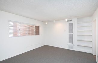 2 beds, 1 bath, 921 sqft, $2,595, Unit 203