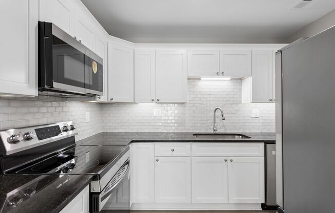 3 beds, 2 baths, 1,300 sqft, $1,900, Unit 121