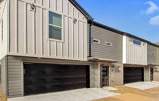 2 Bed 2 Bath 2 Car Garage Townhome in Rockwater Village