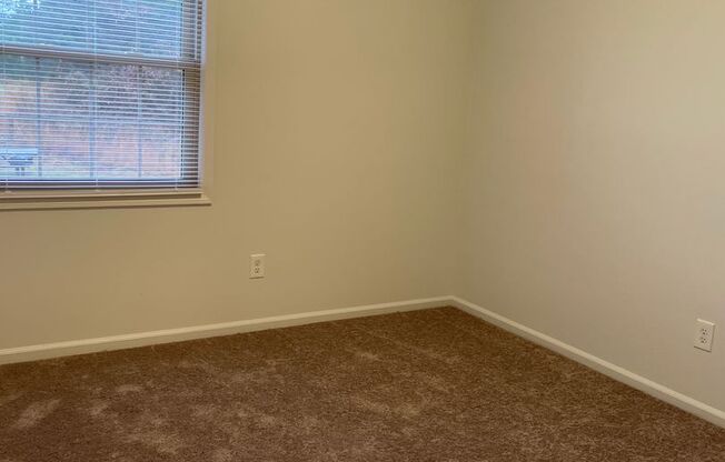 2 beds, 1 bath, 925 sqft, $1,095, Unit 42