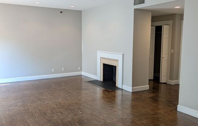 2 beds, 2 baths, 1,300 sqft, $5,300, Unit 202