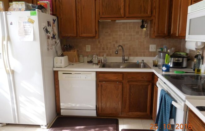 Leesburg Townhouse with Amenities