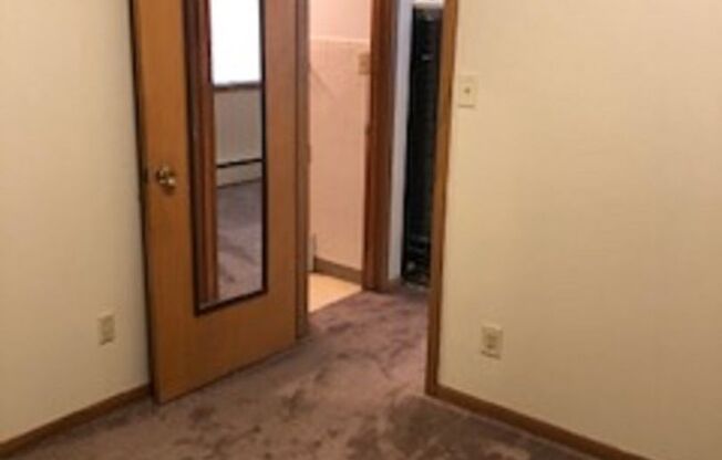 1 bed, 1 bath, $660, Unit 5