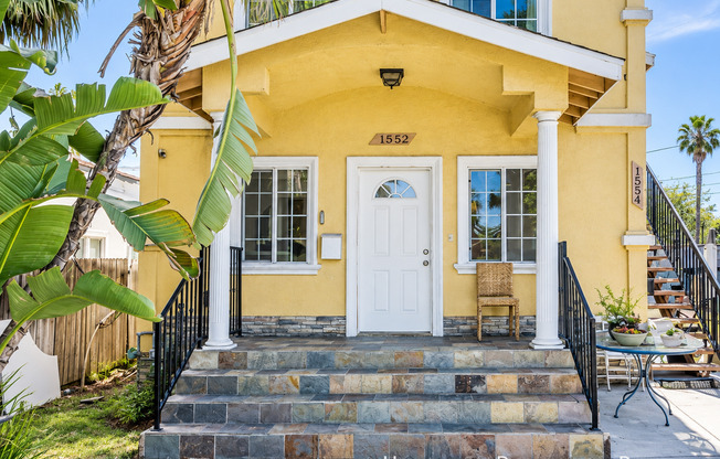 1552 S COCHRAN AVE
