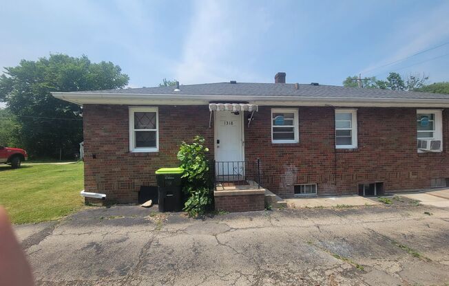 1318 E Frye Ave