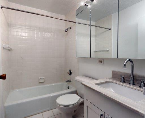 1 bed, 1 bath, $5,395, Unit 16G