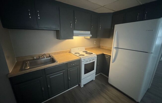 2 beds, 1 bath, $1,500, Unit Apt B