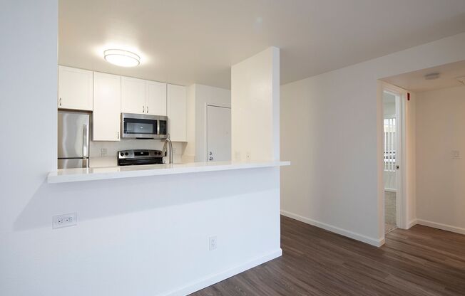 2 beds, 2 baths, 965 sqft, $2,995, Unit 123
