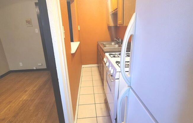 Studio, 1 bath, $825, Unit 09