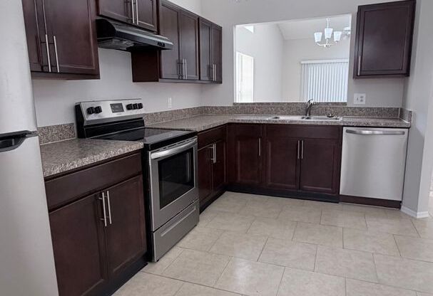 74 LAKEPOINTE CIR