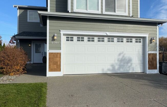 Beautiful Rental with Oversized Yard & Open Layout