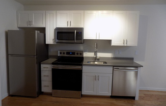 For Rent: Downtown Elegance at 605 Park Ave– Your Urban Haven Awaits!