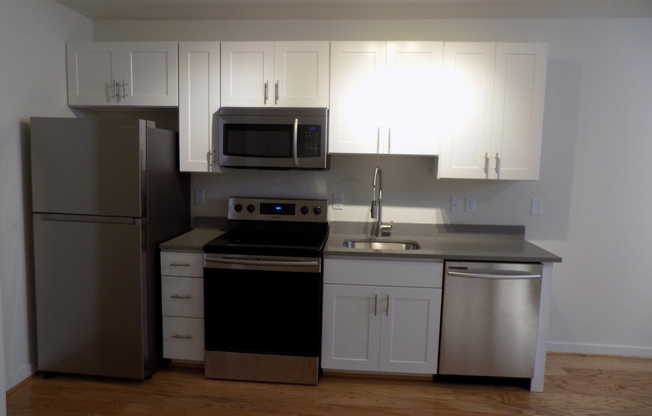 For Rent: Downtown Elegance at 605 Park Ave– Your Urban Haven Awaits!