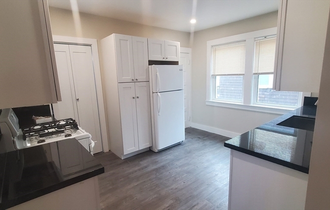 3 beds, 1 bath, 1,080 sqft, $2,800, Unit 3