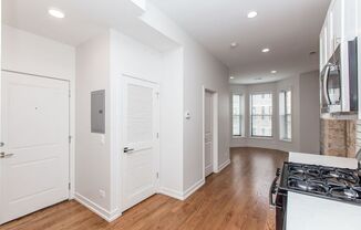 2 beds, 2 baths, $2,195, Unit 1010-3F (302)