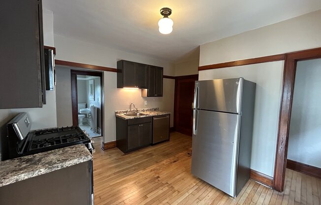 1933 N CAMBRIDGE AVE