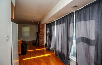 1 bed, 1 bath, $920, Unit Apt A