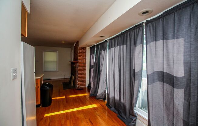 1 bed, 1 bath, $920, Unit Apt A