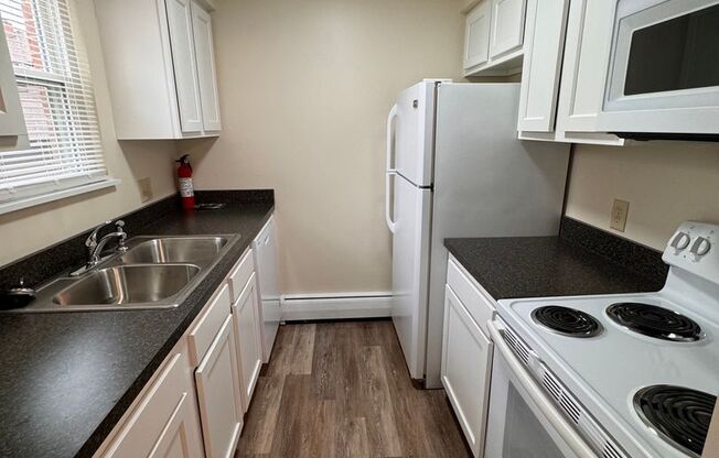 2 beds, 1 bath, $850, Unit 245 Churchill Rd. Apt. 9