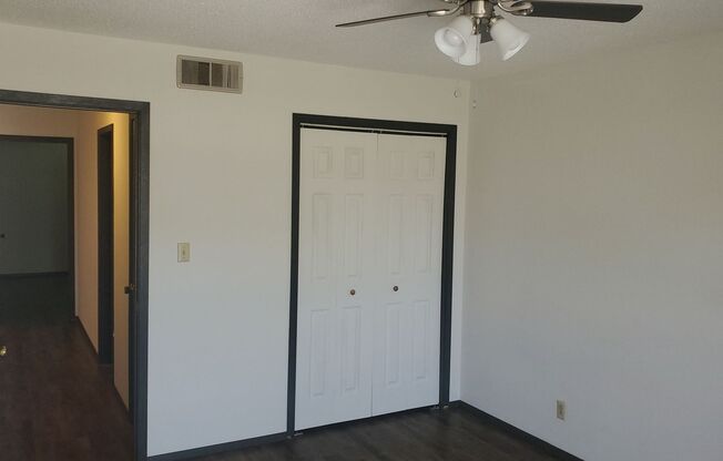 2 beds, 1 bath, 1,326 sqft, $900