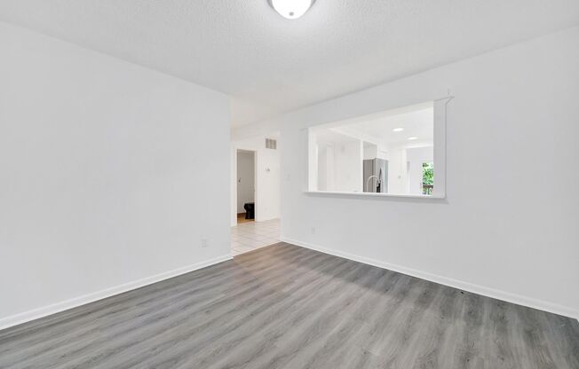 Early Summer Special by the Water, Beautiful Five Bed Three and Half Bath Townhome in The Bluffs at River Hills!