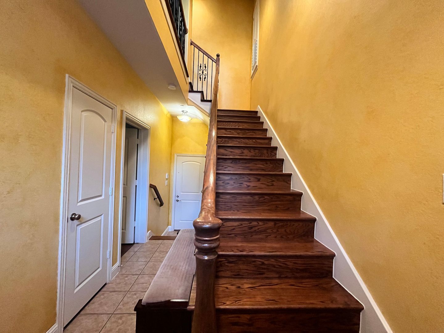 Charming 3-Bedroom Home, Walk to Shops & Entertainment in Prime Plano Location!