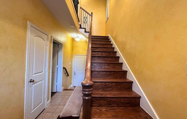 Charming 3-Bedroom Home, Walk to Shops & Entertainment in Prime Plano Location!